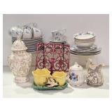 McCoy Tulip Planter, Lighthouse Plates, Decor