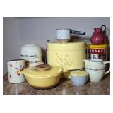 Vintage Kitchenware: Hallï¿½s, GE, Hull & More