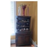 Wood Hutch, Decor