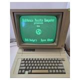 Vintage 1982 Apple IIe & Apple Monochrome Monitor