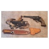 Crosman Arms BB Gun, Knife with Sheath