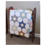 Wood Quilt Rack, 2 Quilts