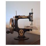 Mini Sew Handy Singer Sewing Machine #20 Toy