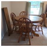 Round Pedestal Oak Table & 4 Chairs