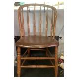 VINTAGE ROUND BACK SPINDLE CHAIR VINTAGE ROUND BACK SPINDLE CHAIR
