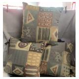 (3)THROW PILLOWS (3)THROW PILLOWS