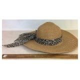 LADIES HAT-'NEW'/STRAW