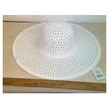 LADIES HAT-'NEW'/WHITE