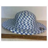 LADIES HAT-'NEW'/BLUE & WHITE