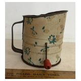 VINTAGE FLOUR SIFTER