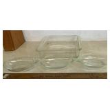 'PYREX' GLASSWARE ITEMS (1+3)