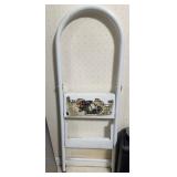 STEP LADDER-CHECK OUT THE PIC