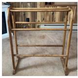 WOODEN QUILT/BLANKET RACK