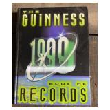COFFEE TABLE BOOK-"GUINNESS BOOK OF RECORDS~1999"