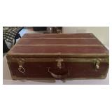 VINTAGE LUGGAGE PIECE-CHECK OUT THE PIC