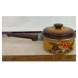 1~QUART SAUCE PAN W/LID-"MUSHROOM" DESIGN