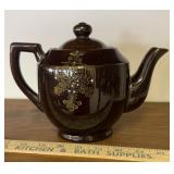 VINTAGE COLLECTIBLE TEA POT-"DAMAGE TO LID"