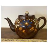 VINTAGE COLLECTIBLE TEA POT-CHECK OUT THE PIC