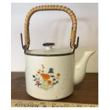 VINTAGE COLLECTIBLE TEA POT-CHECK OUT THE PIC