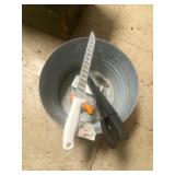 Knives and metal bowl