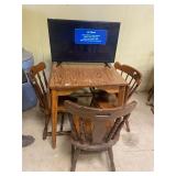 Table drop down leaves 4 chairs