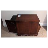 End table, agazine rack w/pull out tray