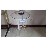 Round top table w/curved iron base 20'