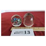 2 glass paperweights