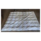 Comforter (7-1/2' x 7')