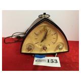 Vintage clock radio 7'