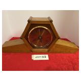 Battery operated mantel clock, missing glass