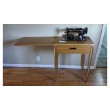 Singer sewing machine in cabinet w/foot