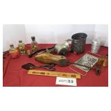 Primitive household & kitchen items