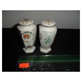 Japan Gold & White Flowers Salt and Pepper
