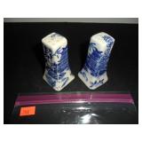 Blue Willows Salt and Pepper Shakers