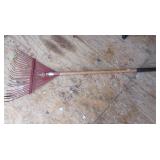 Metal leaf rake
