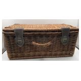 WICKER PICNIC BASKET