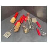 VTG ASSORTMENT OF CHILDRENS TOY KITCHEN UTENSILS