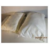 2 Travel Pillows