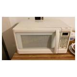 Hamilton Beach Microwave 21 x 16 x 12