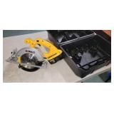 DeWalt Circular Saw 18V Works w/ Case No Charger