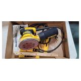 DeWalt DW E 61 Palm Sander, One Package of