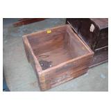 Old Crate 23x21x15