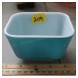 Small Pyrex Refrigerator Dish