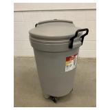 Rubbermaid New Trash Bin