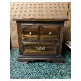 Broyhill end table/night stand.  27W 16D 26.5T