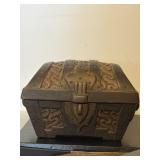 Vintage ceramic Treasure Chest for Jewelry lid