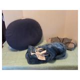 Comfort Lot. Donut Pillow with removable cover,