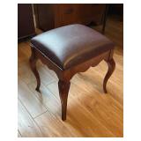 Queen and style vanity stool