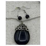 jewelry set features a black teardrop pendant